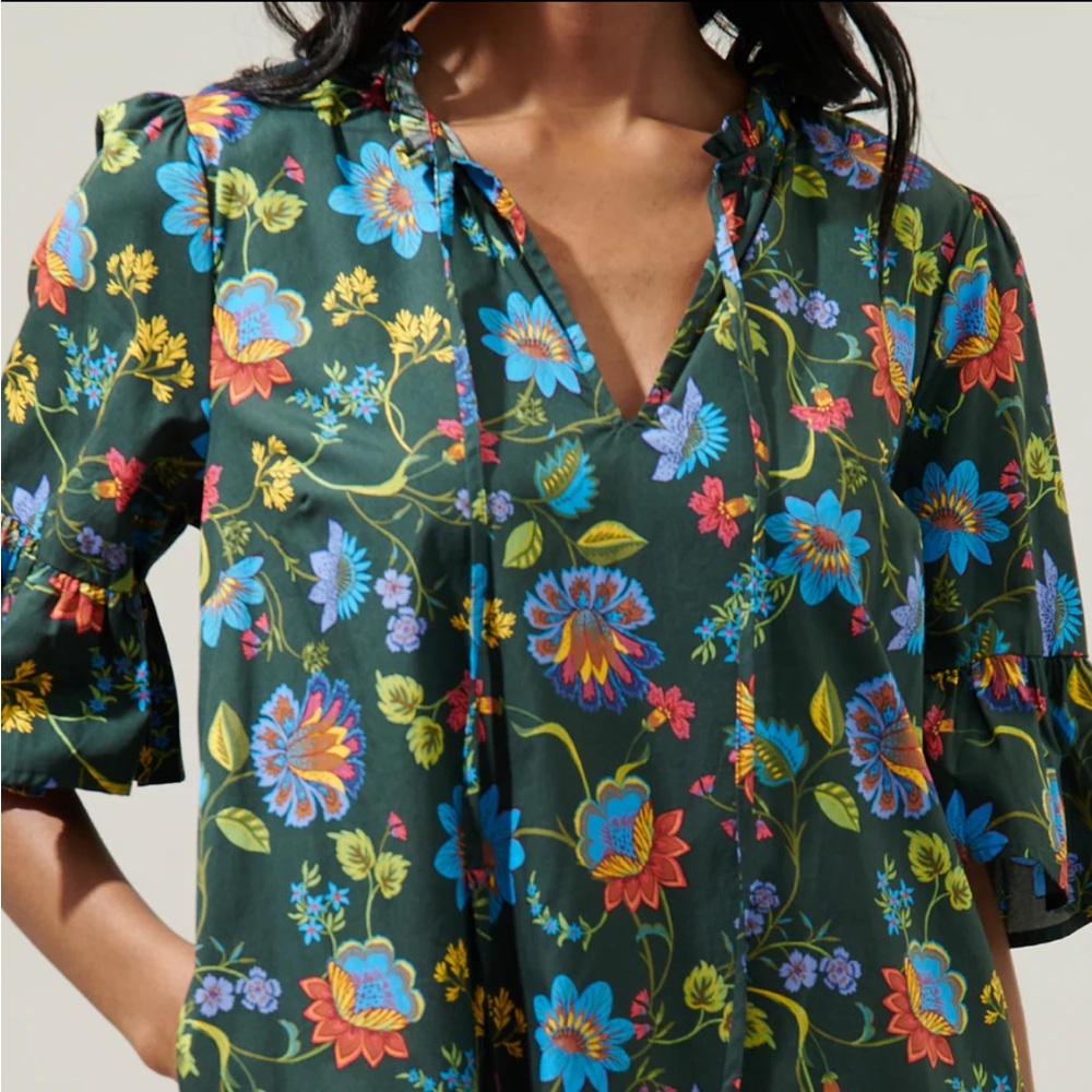 Auggie Bell Sleeve Shift Dress in Topeaka Floral - Picture 6 of 7